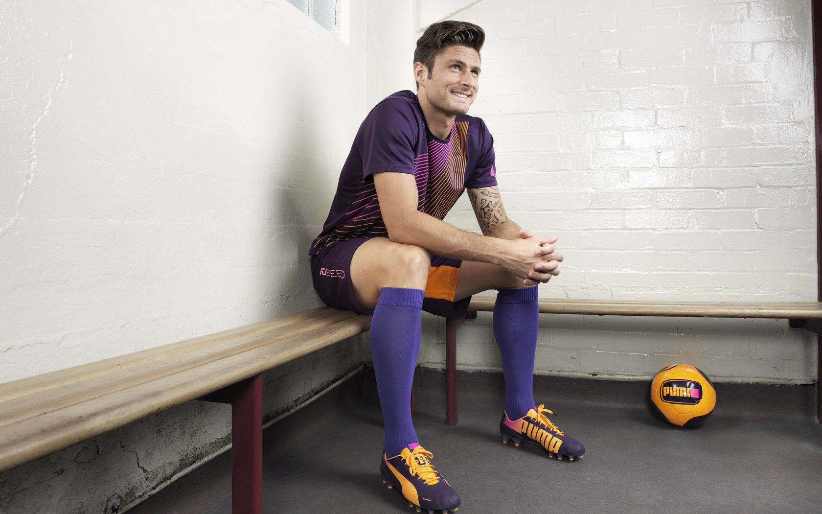 开云官方网站-胡梅尔斯备受期待，球队士气高涨，胡梅尔斯照片